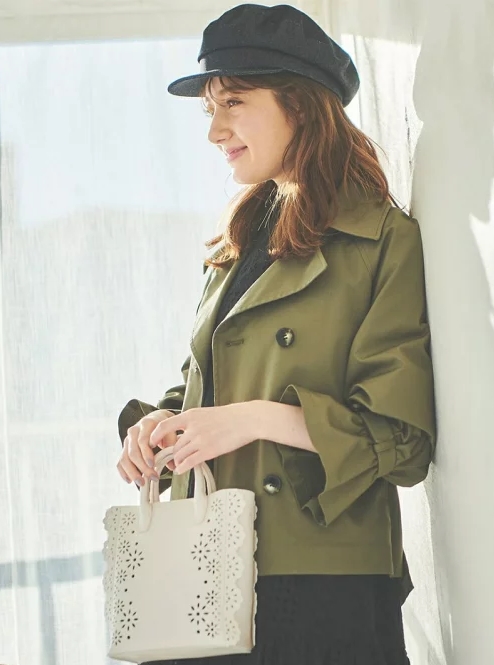 ショートトレンチコート