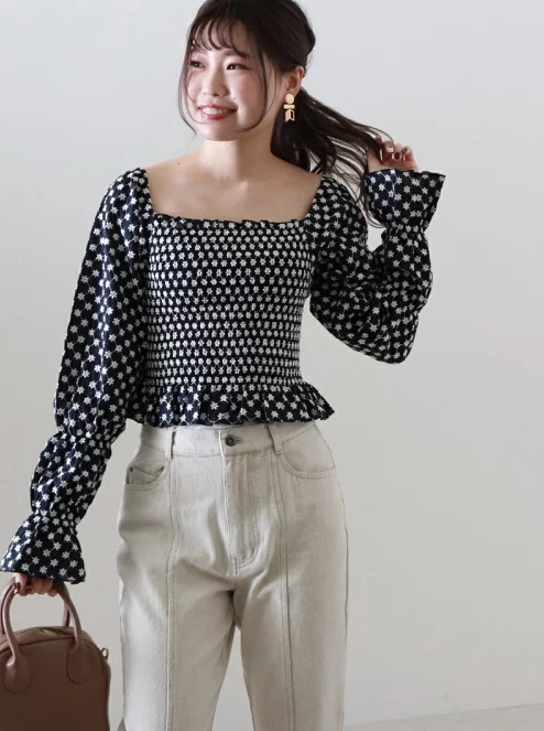 シャーリングブラウス