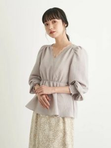 淡色カシュクールブラウス