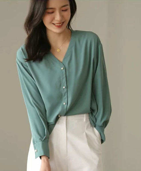 バックVネックシフォンブラウス