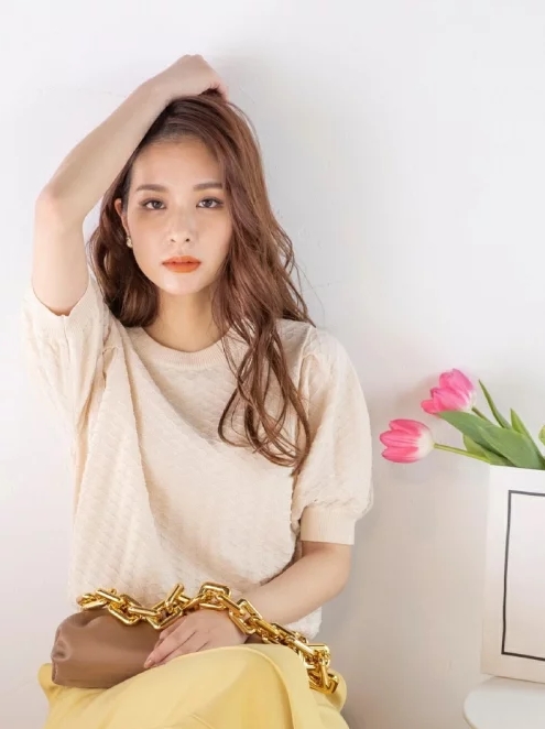 チューリップ袖柄編みニット