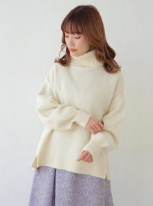スリットヘムタートルニットプルオーバー