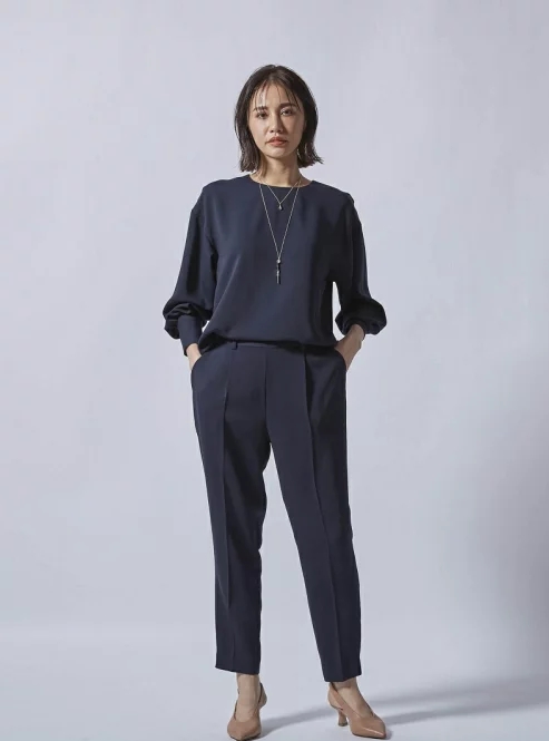 キレイめブラウス・パンツのセットアップ