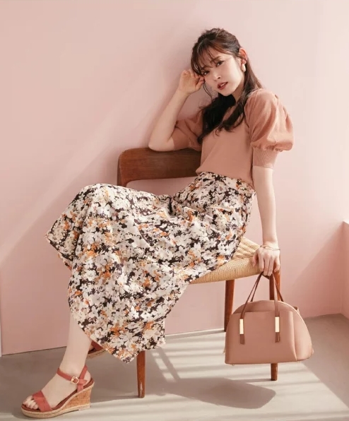 カットジャガードフラワープリントスカート