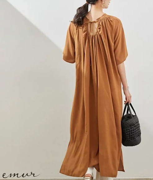 【emur】バックスリットギャザーワンピース