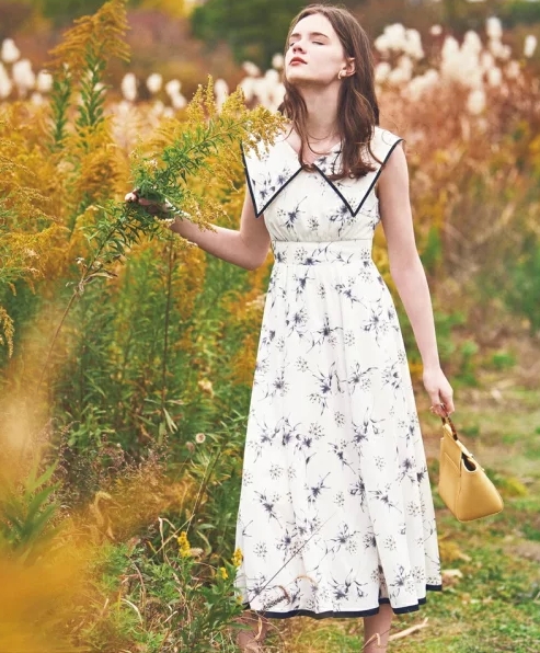 フラワープリントセーラーカラーワンピ