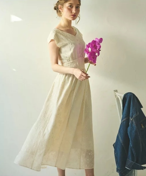 クロシェ柄刺繍ワンピース