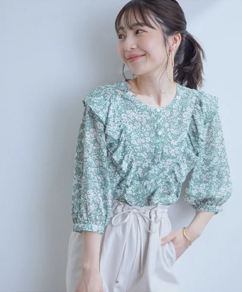 V切り替えフリルブラウス