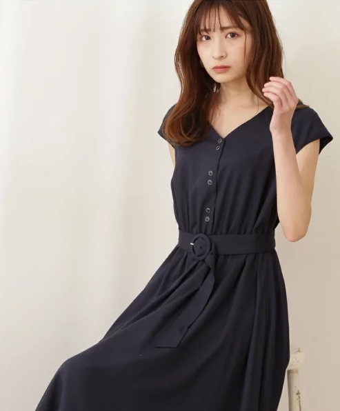 釦デザインフレアワンピース