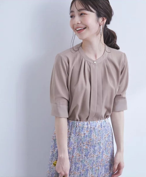 フロントタックブラウス