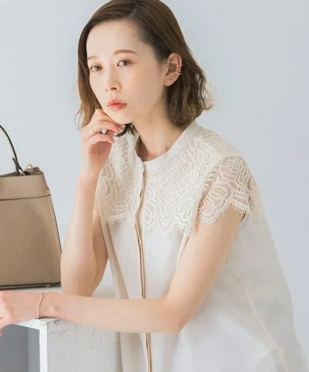 ウォッシャブルヨークレースブラウス