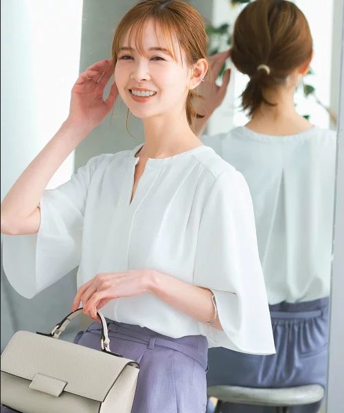 ROSSO フレアスリーブタックブラウス